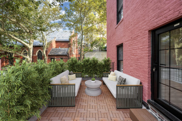 2N Outdoor_staged_2 2N Outdoor_staged_2